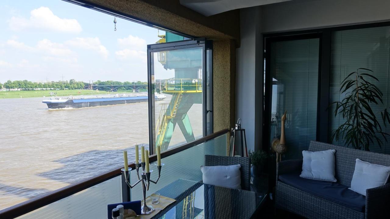 Grosszuegiges Zimmer Mit Badezimmer In Rheinwohnung Кёльн Экстерьер фото