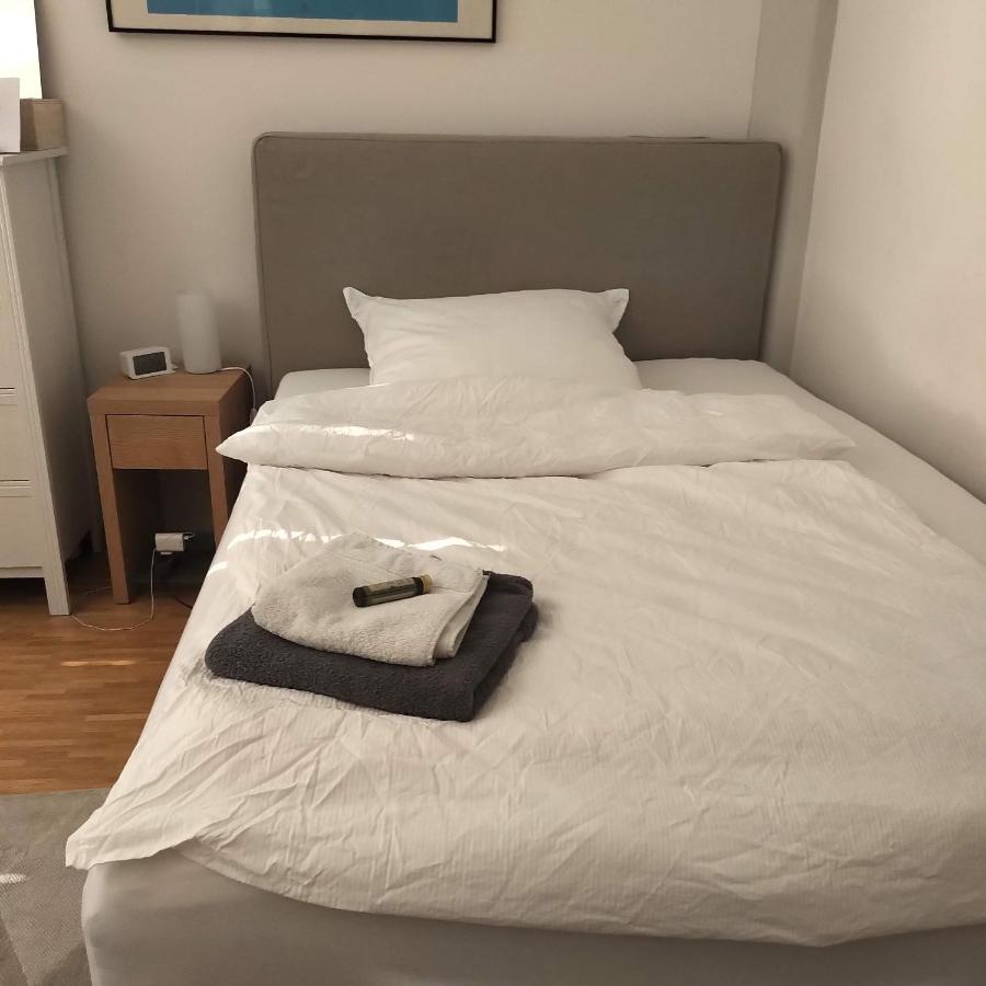 Grosszuegiges Zimmer Mit Badezimmer In Rheinwohnung Кёльн Экстерьер фото